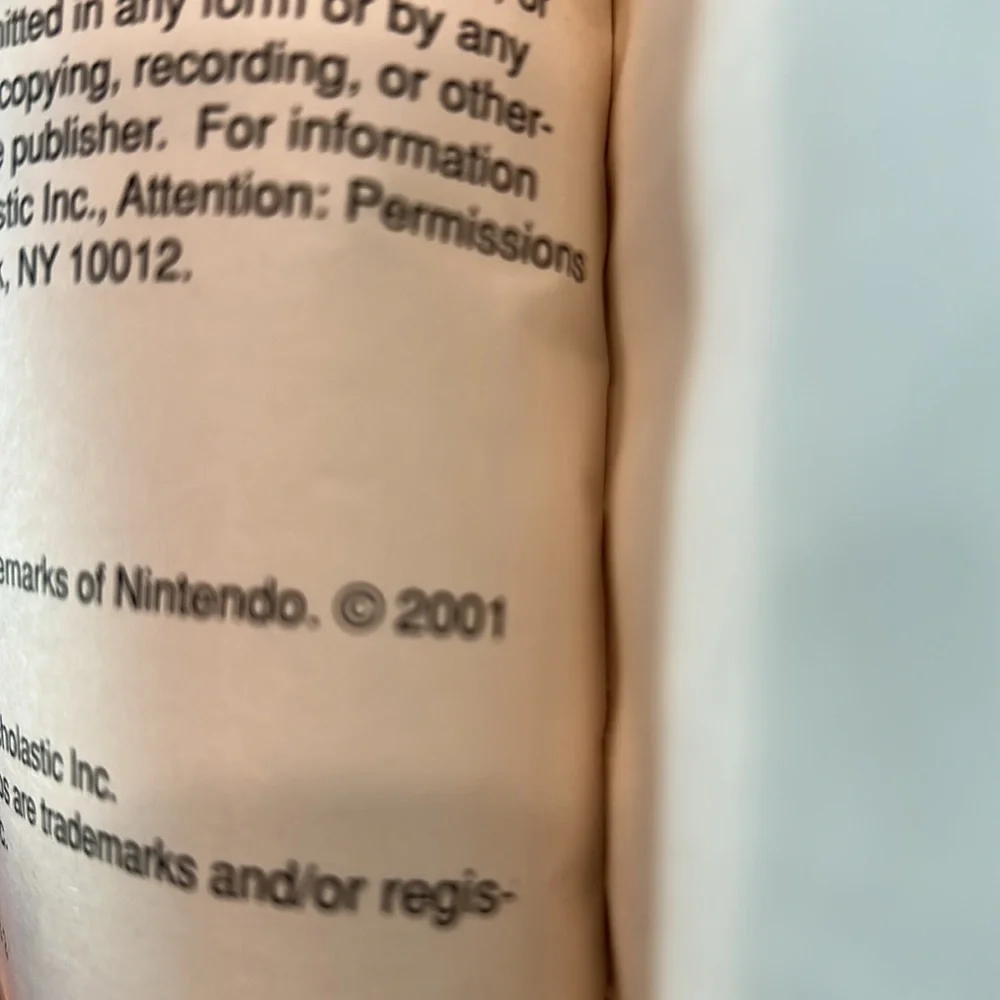 Book on Zelda game boy from 2001, some yellowing of pages and back cover crease.